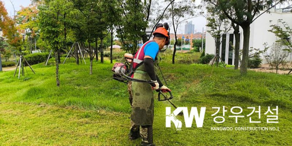 김천시 율곡동 안산공원 서낭댕이 공원 잔디관리공사 2차 예초 작업_5