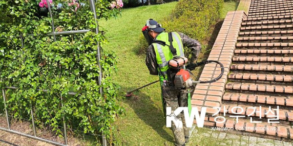 김천시 율곡동 안산공원 서낭댕이 공원 잔디관리공사 2차 예초 작업_9