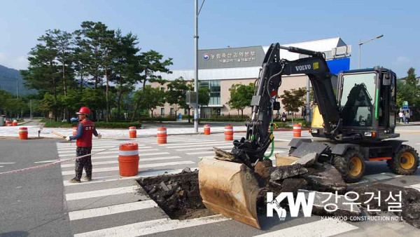 농림축산검역본부회전교차로공사구역내맨홀설치_6